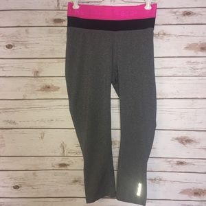Reebok Gray Workout Capri Leggings Size Small